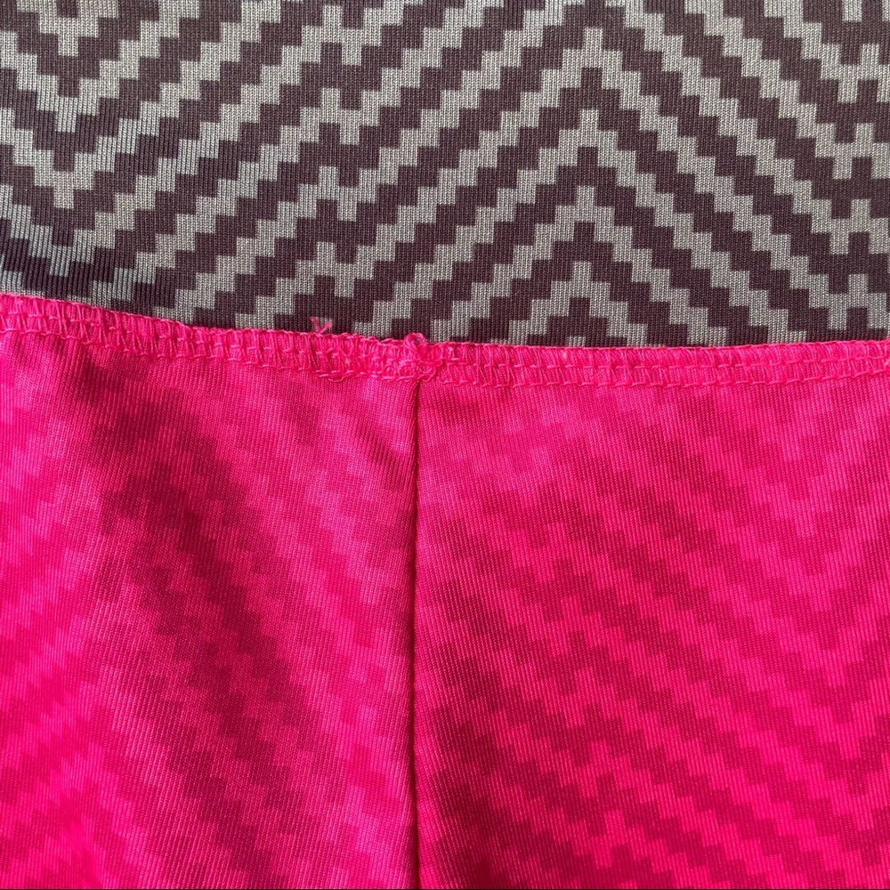 Reebok Ruched Sides Geometric Pattern Pink Shorts - Picture 5 of 7